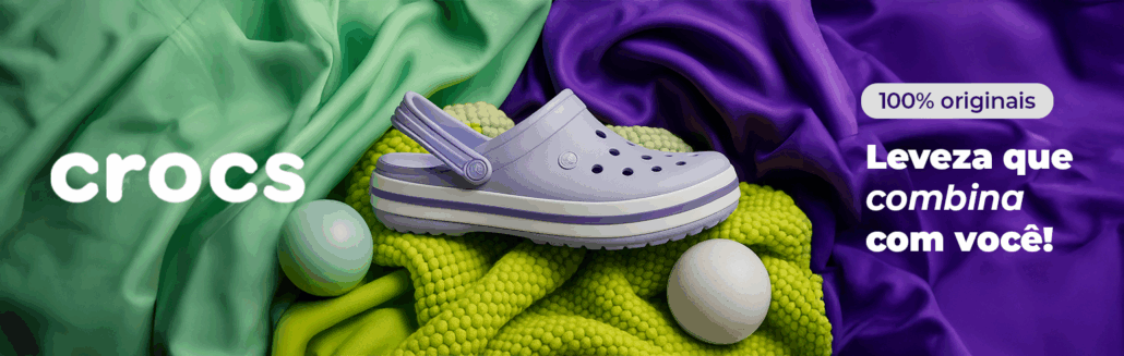Crocs lilás original em destaque sobre tecidos coloridos, conforto e estilo na Santa Apolônia