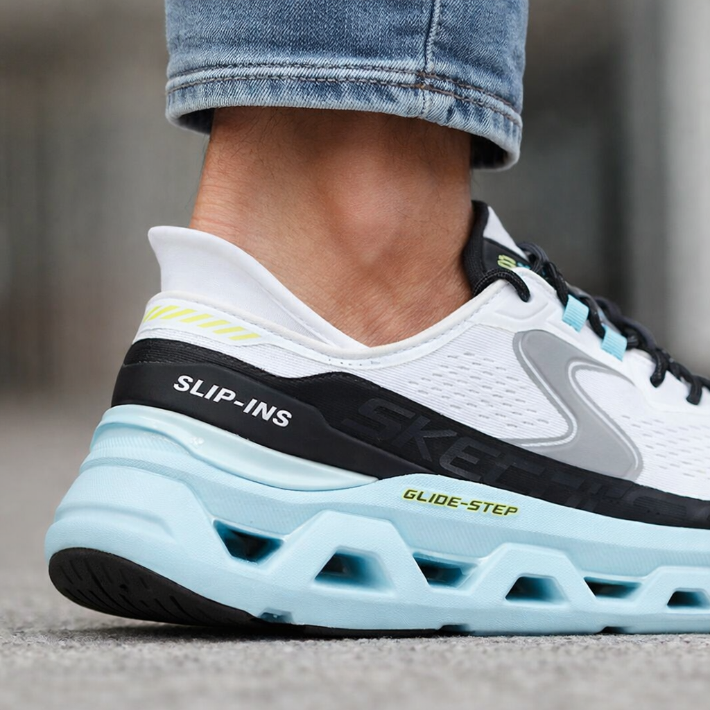 Detalhe do calcanhar Heel Pillow no Skechers Glide Step Altus